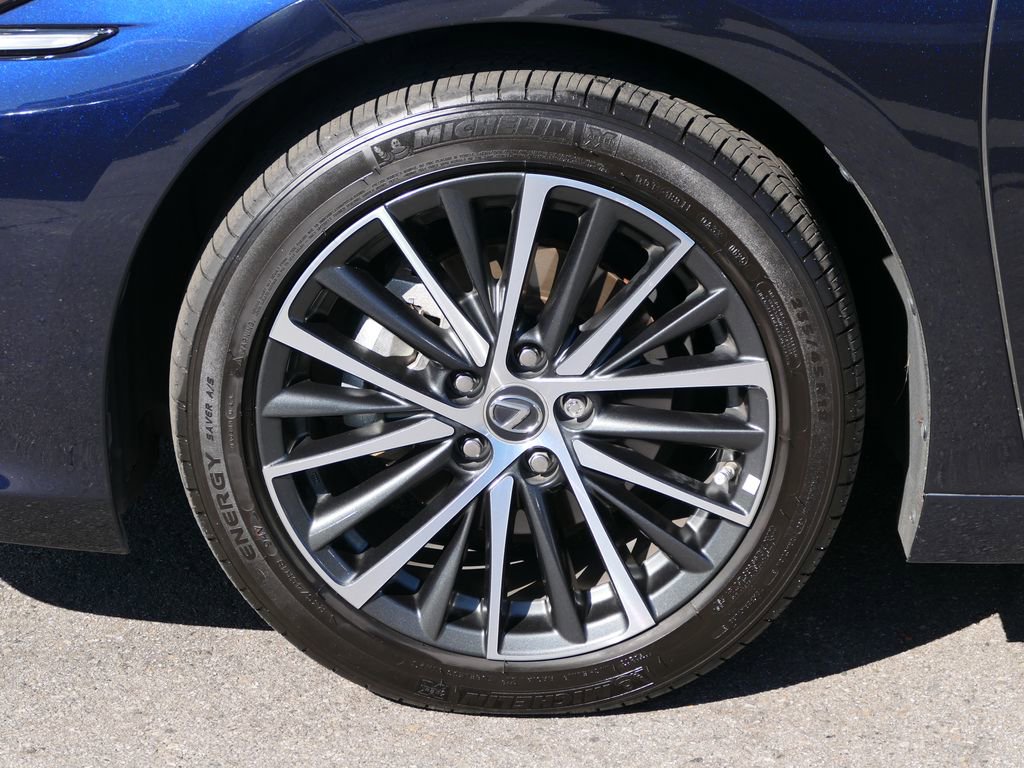 Used 2025 Lexus ES 300h w/ Premium Package image 9