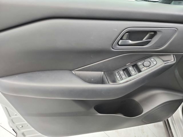 Used 2025 Nissan Rogue S image 34