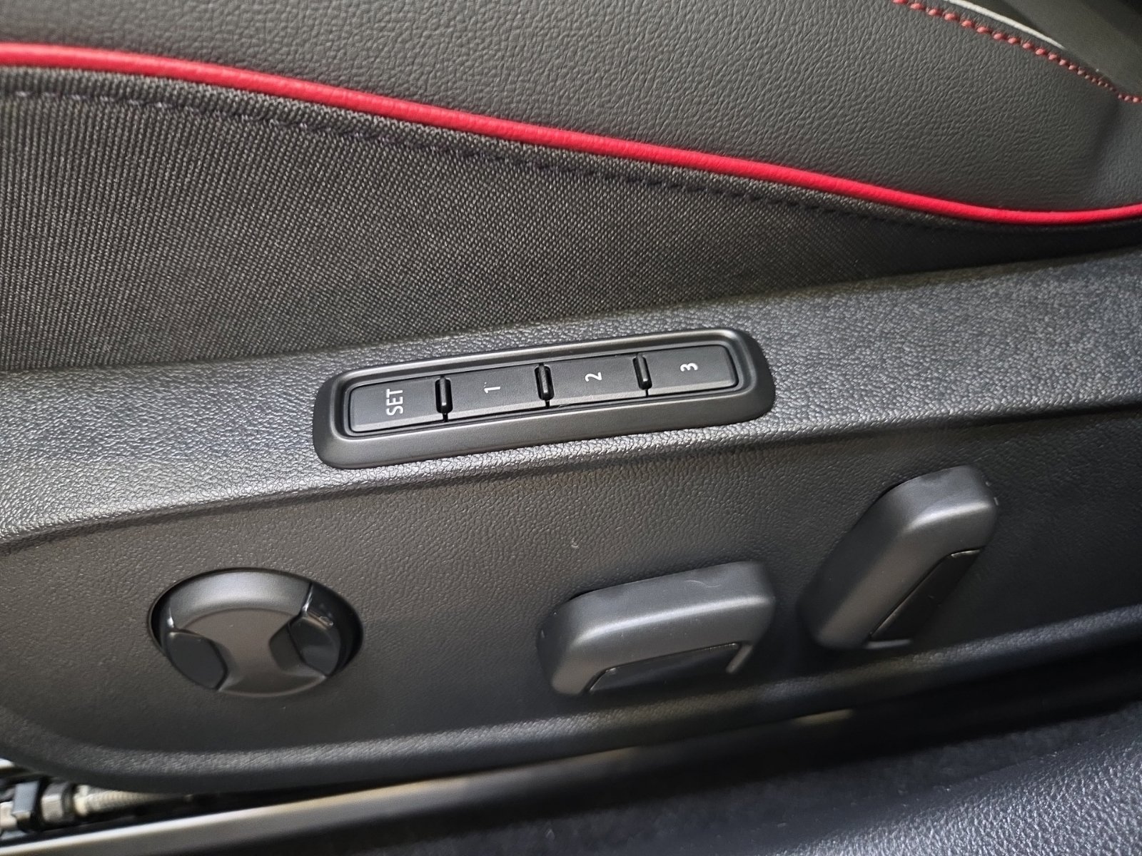 New 2026 Volkswagen GTI SE FWD image 20