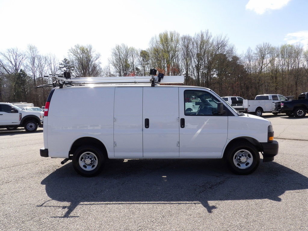 Used 2021 Chevrolet Express 3500 w/ Driver Convenience Package image 9