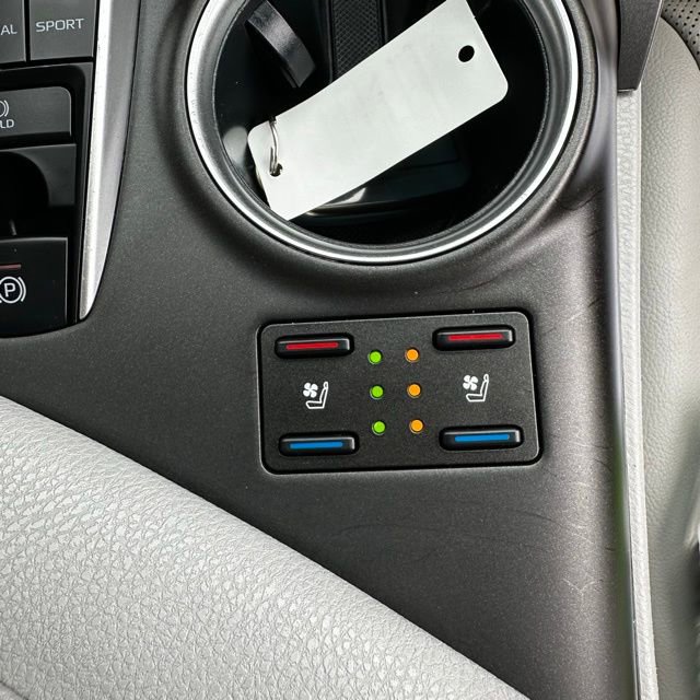 Used 2022 Toyota Camry XLE w/ Navigation Package FWD image 31