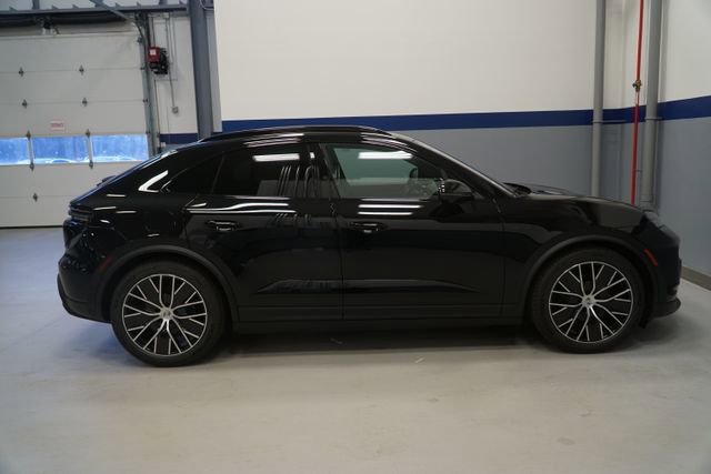 New 2026 Porsche Macan 4 Electric AWD/4WD image 11