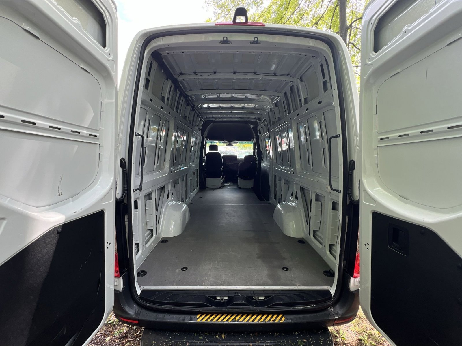 Used 2023 Mercedes-Benz Sprinter 2500 image 21