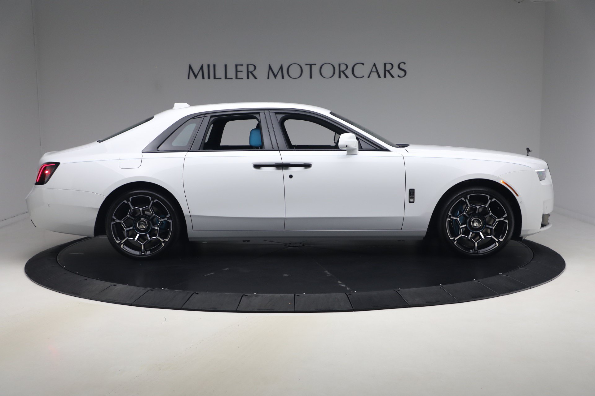 New 2027 Rolls-Royce Ghost Black Badge AWD/4WD image 8