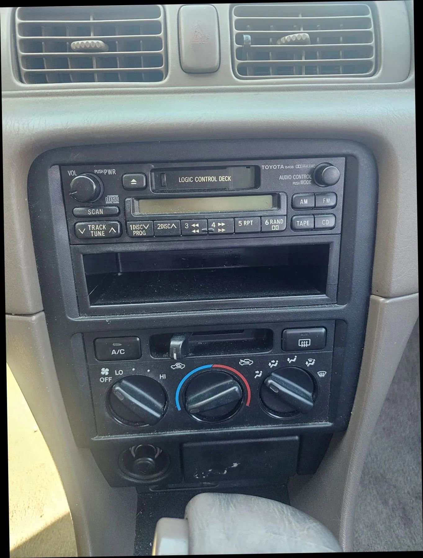 Used 1998 Toyota Camry LE FWD image 27