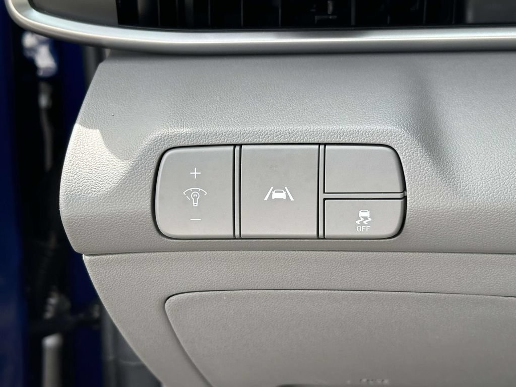 Used 2023 Hyundai Elantra SEL w/ Convenience Package FWD image 16