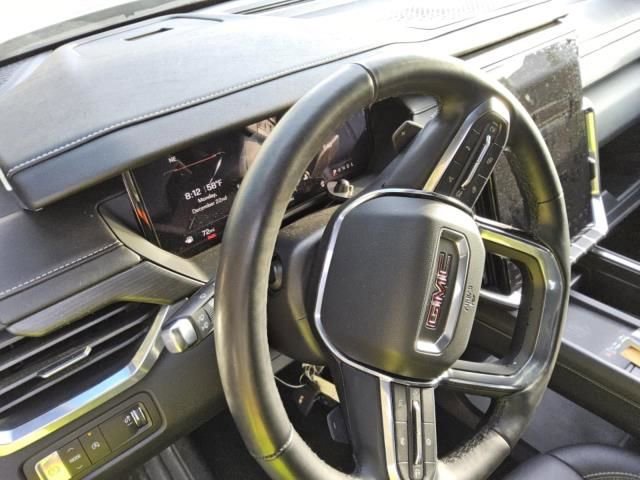 Used 2024 GMC Acadia Elevation w/ Black Edition FWD image 2