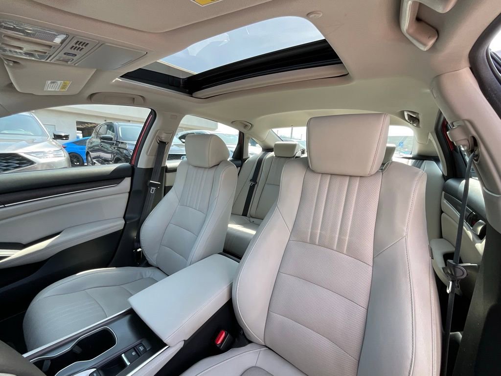 Used 2018 Honda Accord Touring image 11