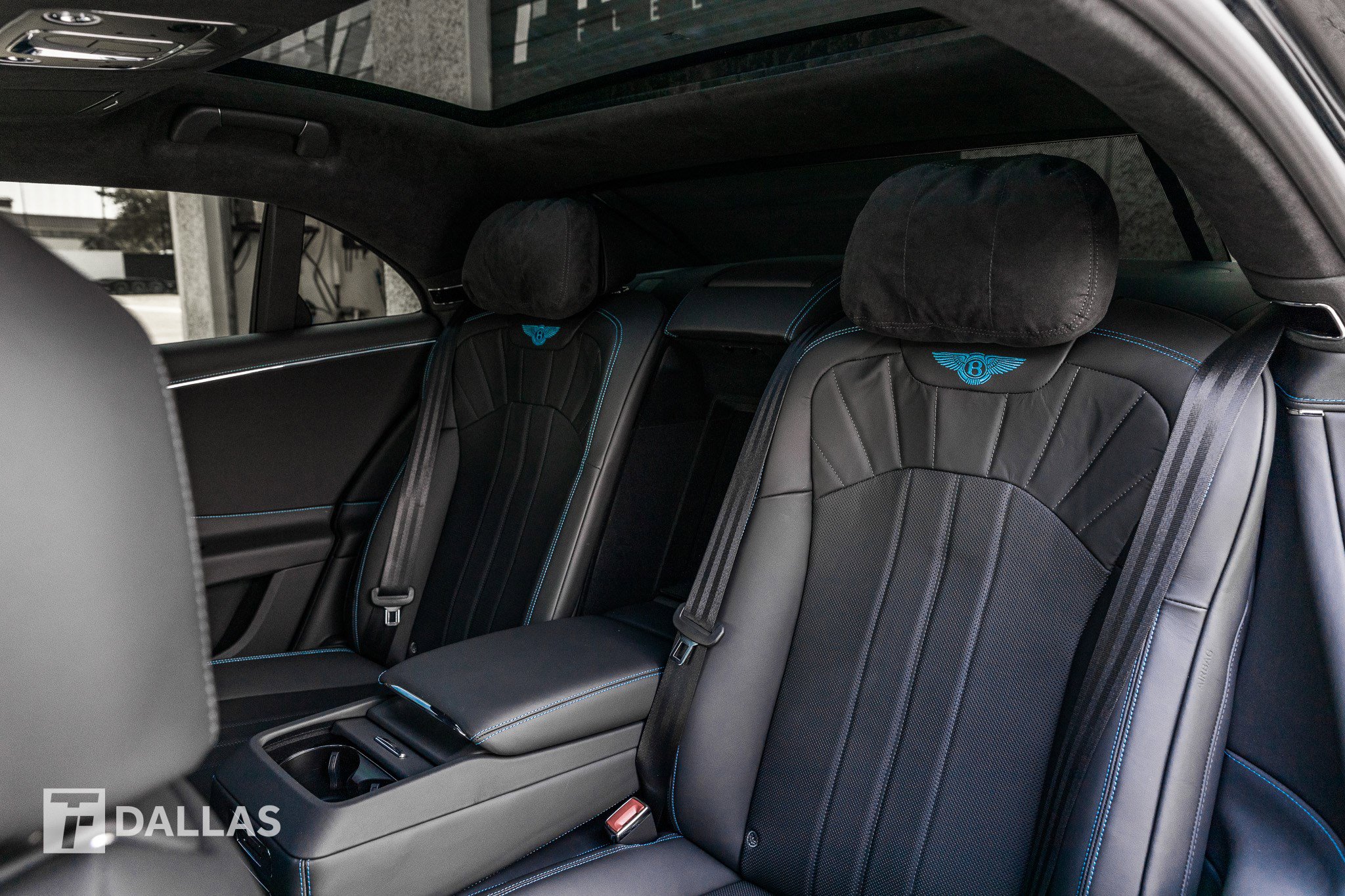 Used 2024 Bentley Flying Spur V8 image 33