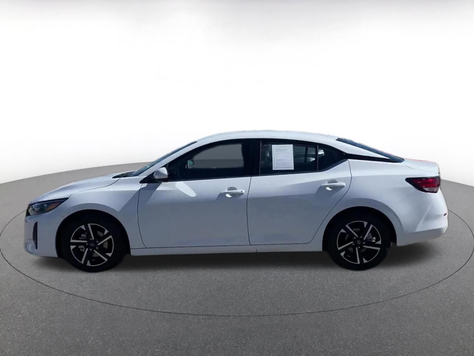 Used 2025 Nissan Sentra SV image 9