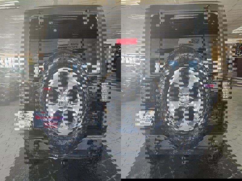 Used 2013 Jeep Wrangler Unlimited Sahara w/ Connectivity Group image 5