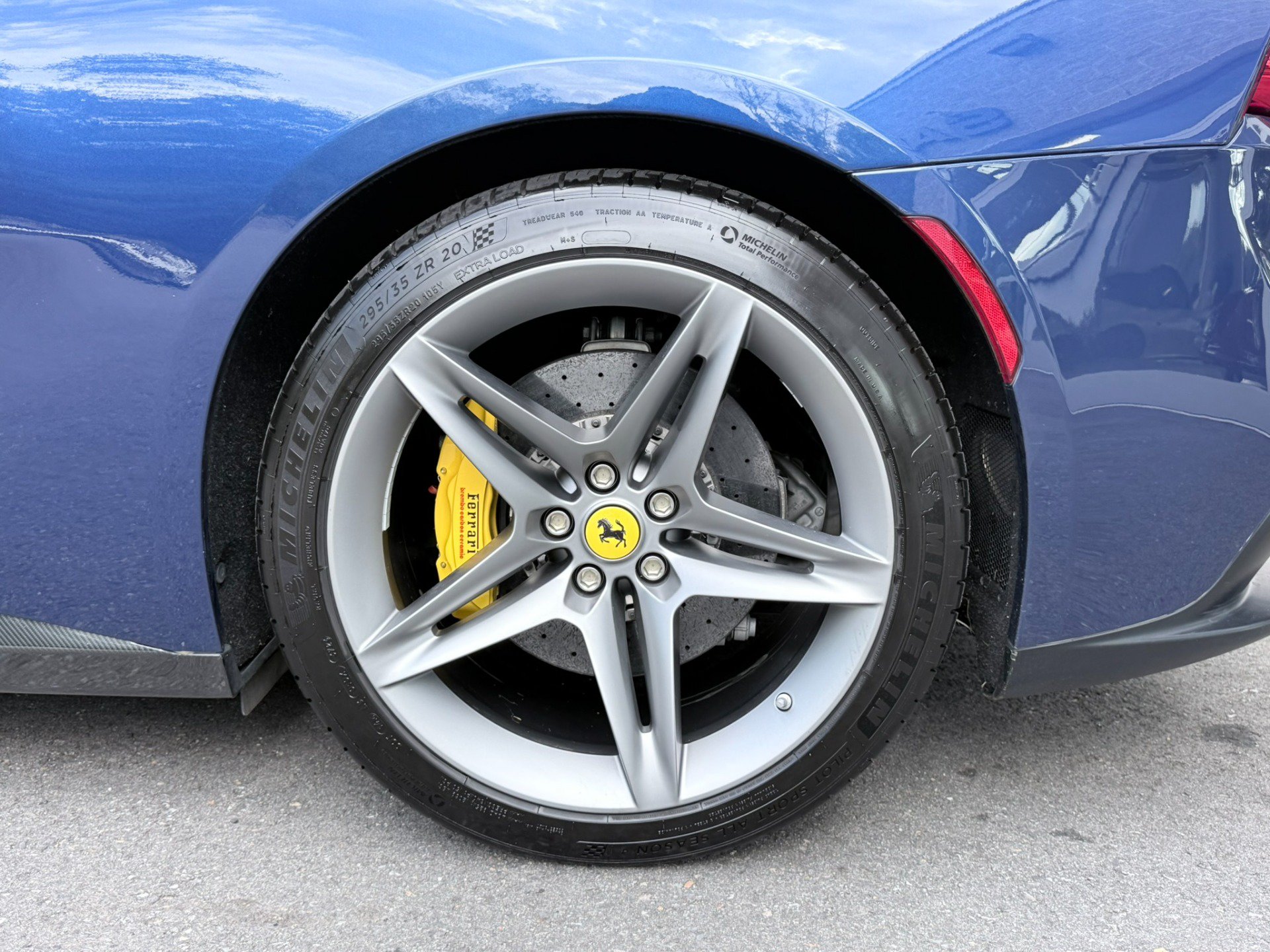 Used 2019 Ferrari GTC4Lusso AWD/4WD image 39