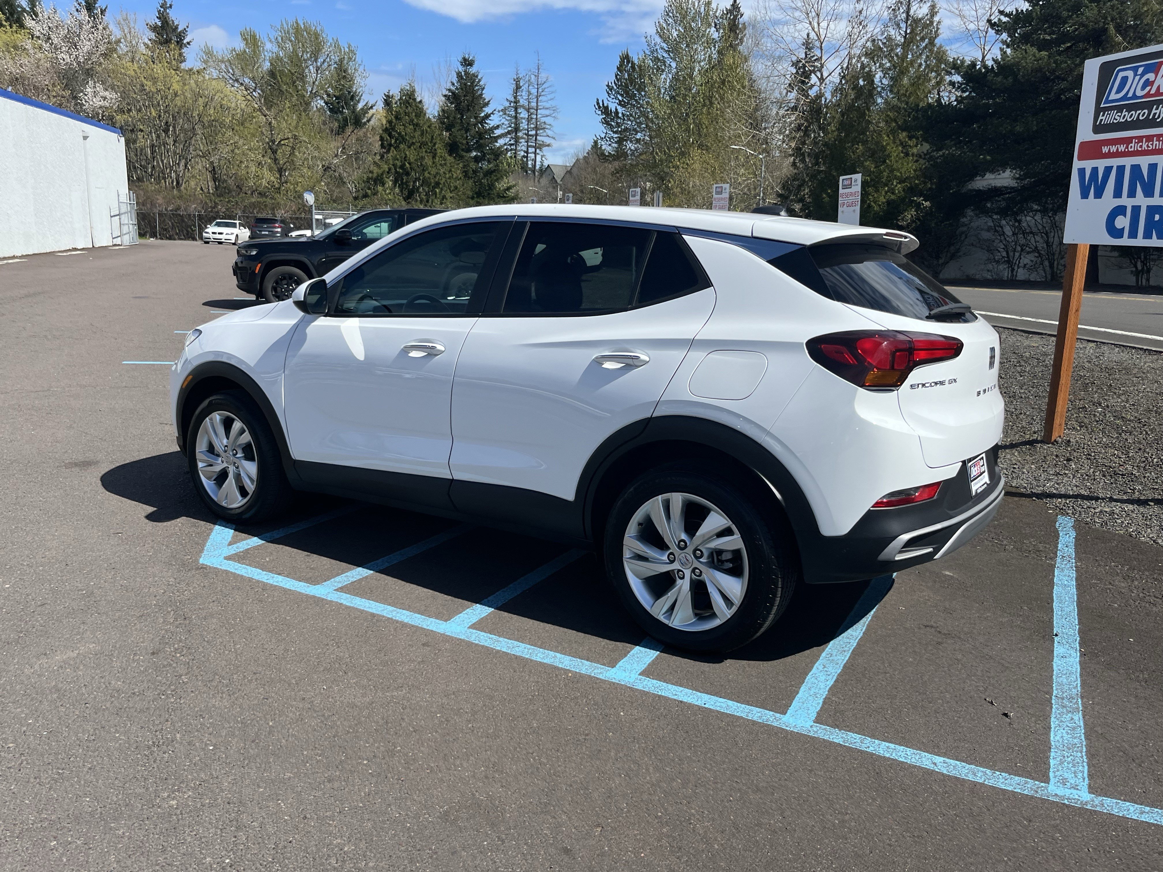 Used 2024 Buick Encore GX Preferred image 3