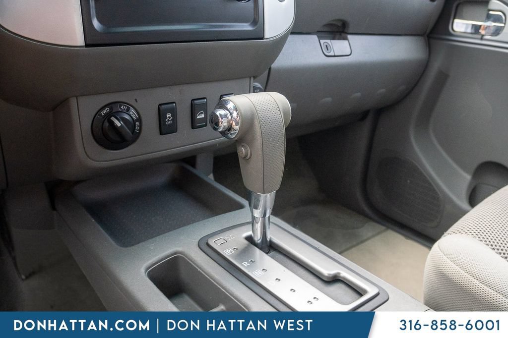 Used 2012 Nissan Frontier SV w/ SV Premium Utility Pkg AWD/4WD image 9