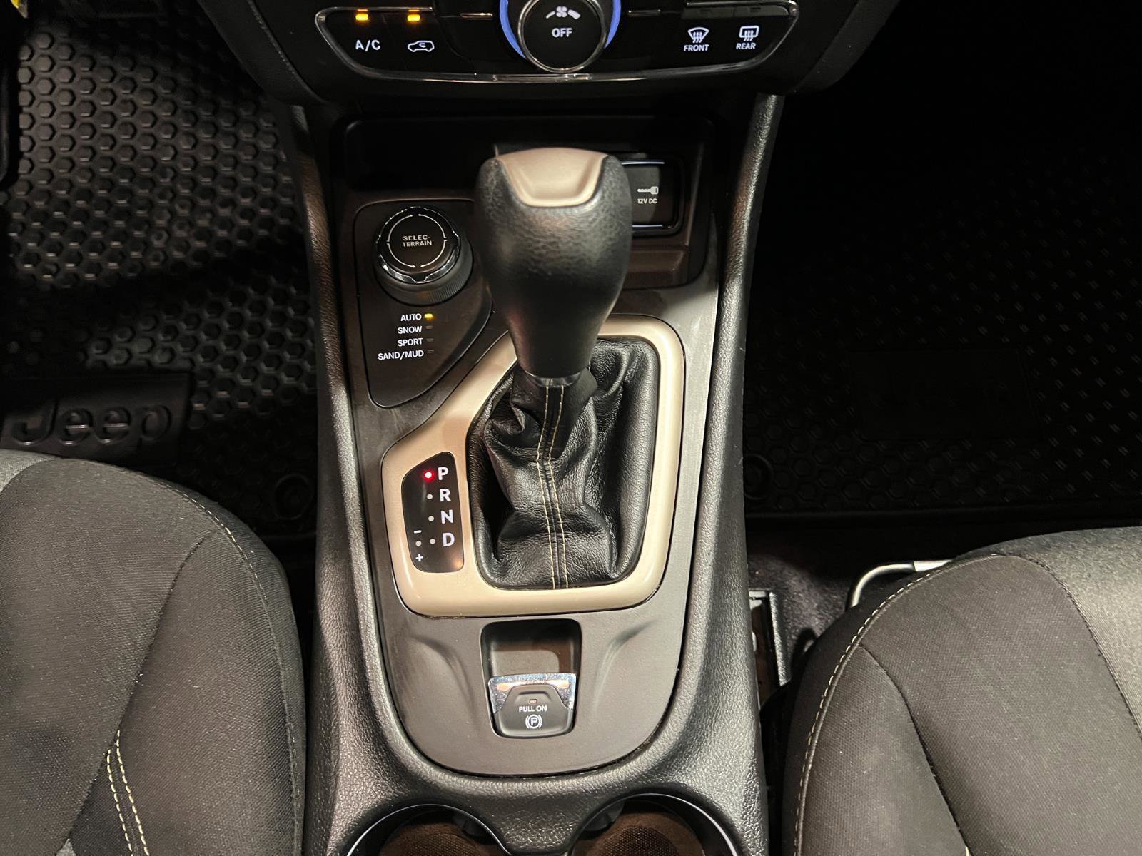 Used 2018 Jeep Cherokee Latitude w/ Cold Weather Group image 20