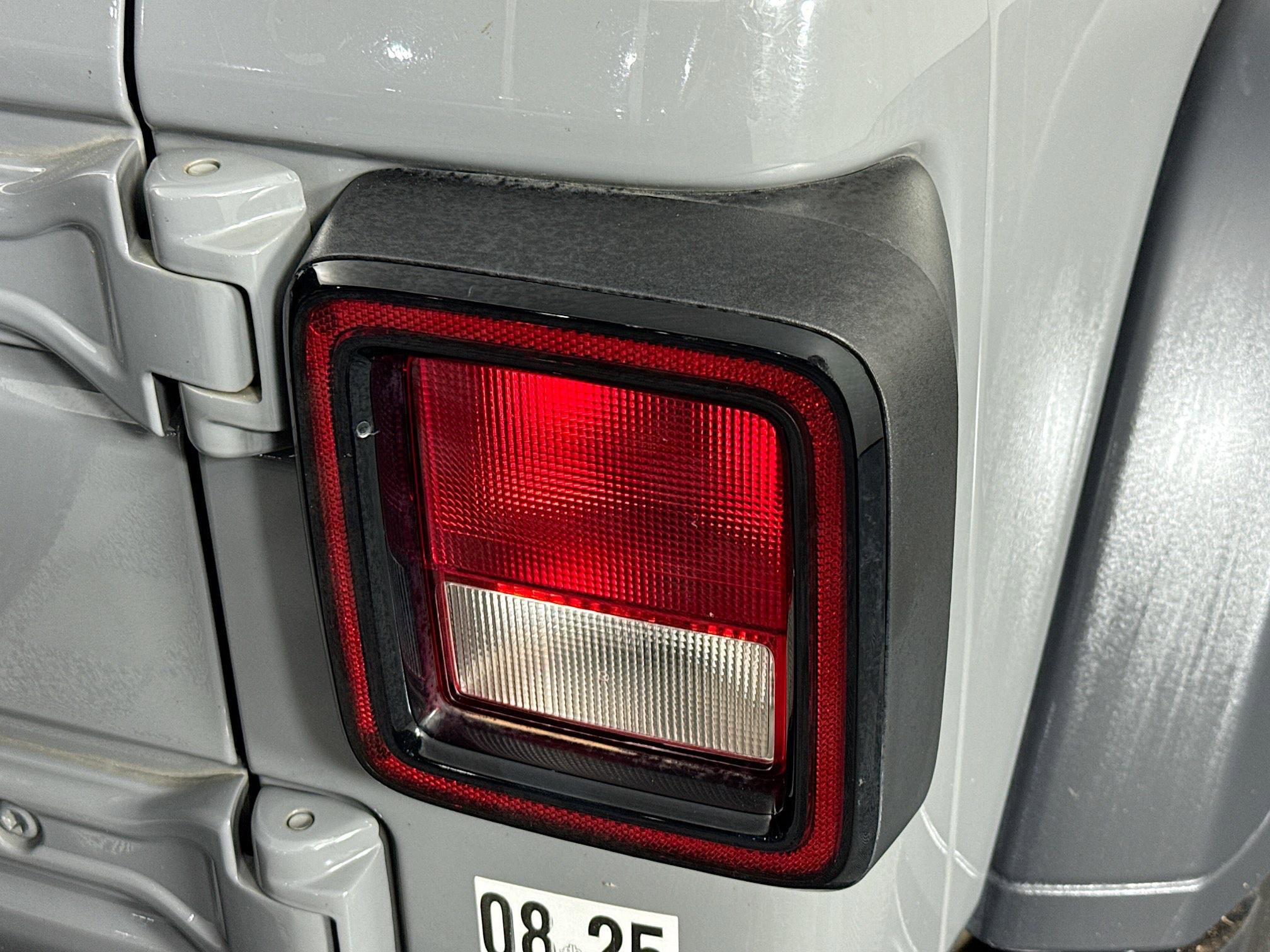 Used 2023 Jeep Wrangler Sport image 33