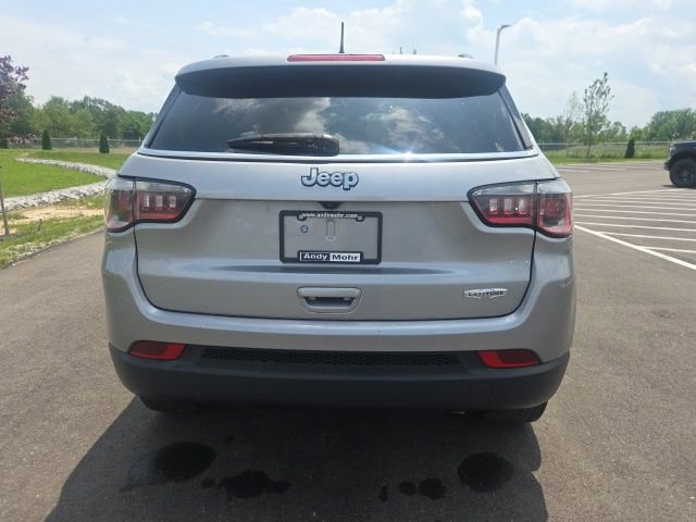 Used 2018 Jeep Compass Latitude FWD image 9