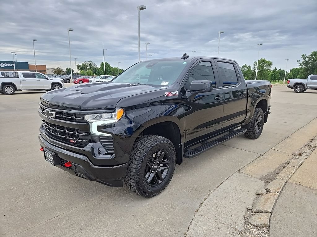 Used 2024 Chevrolet Silverado 1500 LT Trail Boss w/ Convenience Package II AWD/4WD image 4