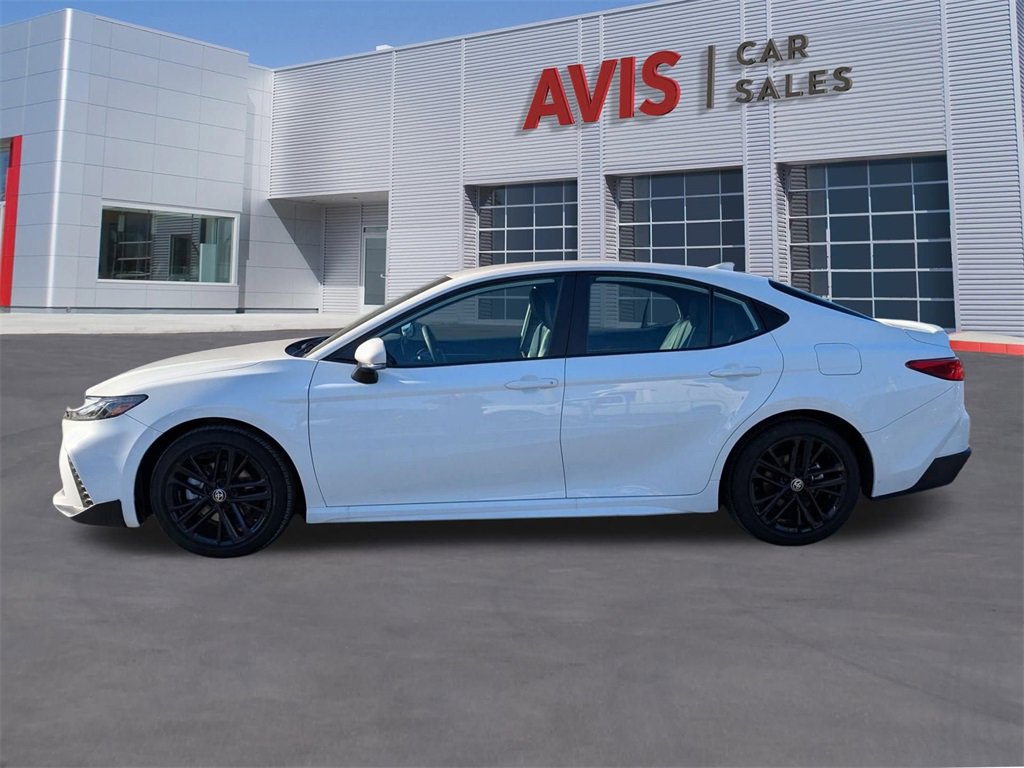 Used 2025 Toyota Camry SE image 2