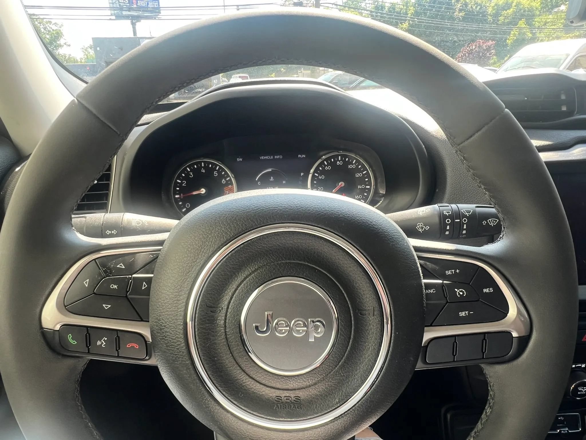 Used 2022 Jeep Renegade Latitude AWD/4WD image 19