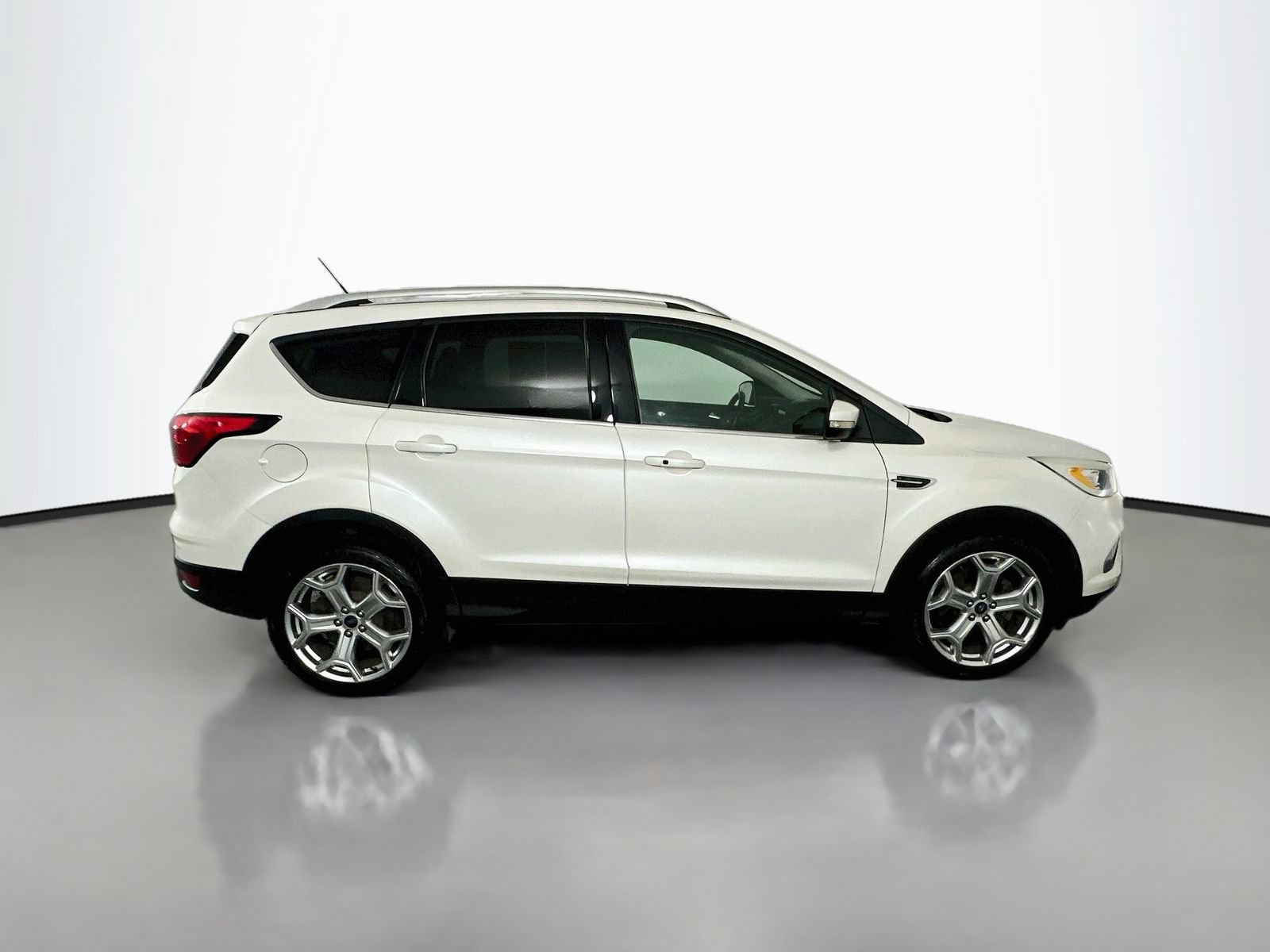 Used 2019 Ford Escape Titanium AWD/4WD image 8
