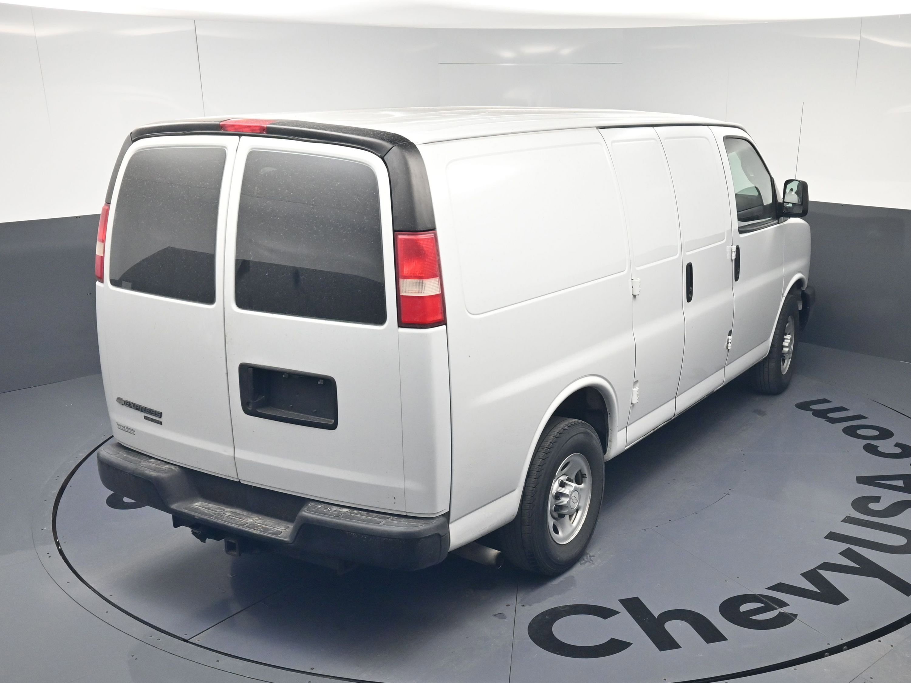 Used 2016 Chevrolet Express 2500 image 25