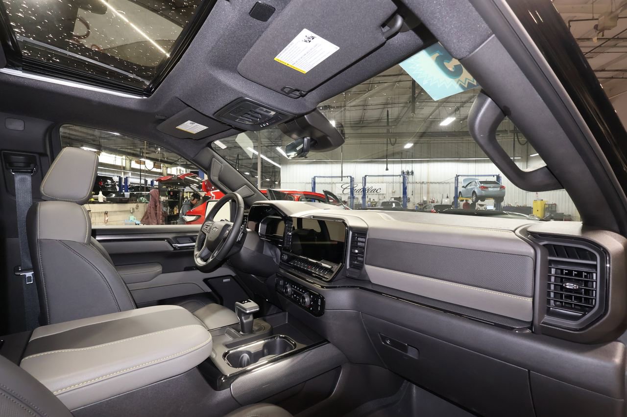 Used 2025 Chevrolet Silverado 1500 ZR2 w/ Technology Package image 29