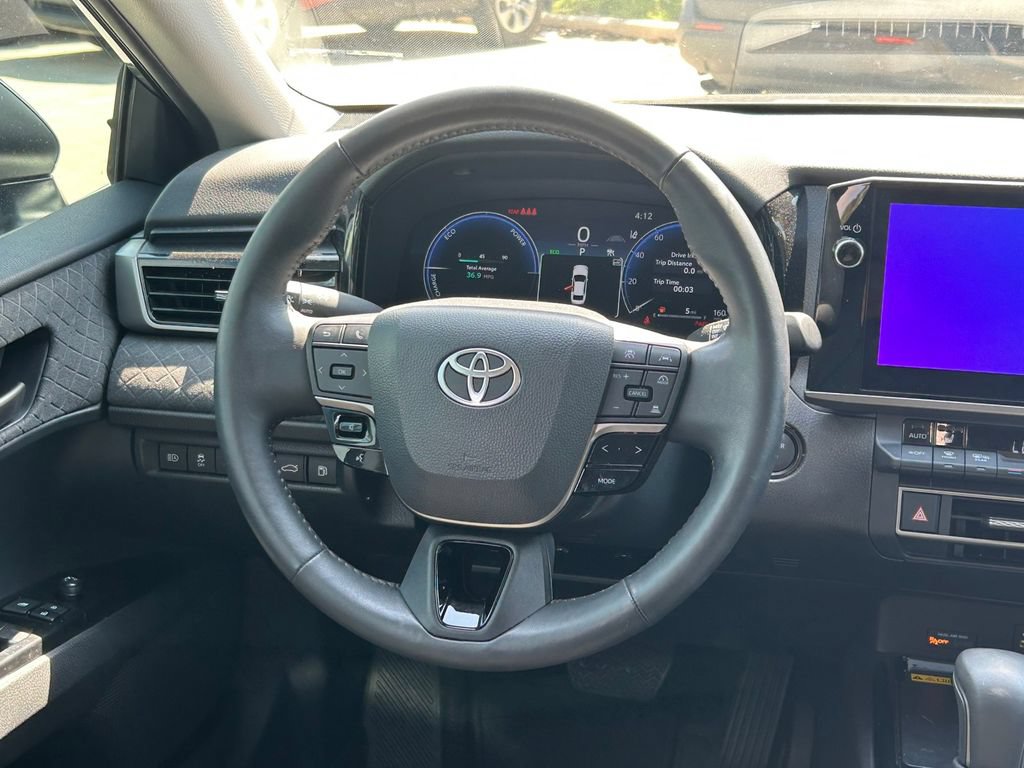 Used 2025 Toyota Camry XLE FWD image 38