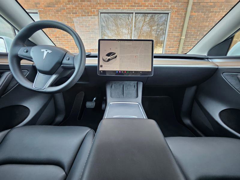 Used 2025 Tesla Model Y Long Range image 39