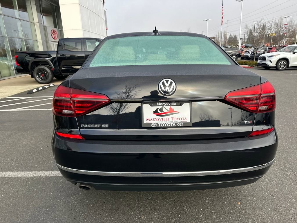 Used 2018 Volkswagen Passat 2.0T SE w/ SE Lighting Package image 4