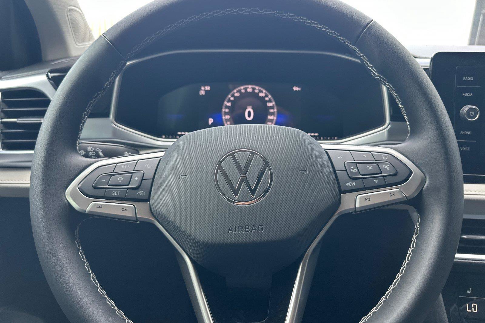 New 2026 Volkswagen Taos SE FWD image 23