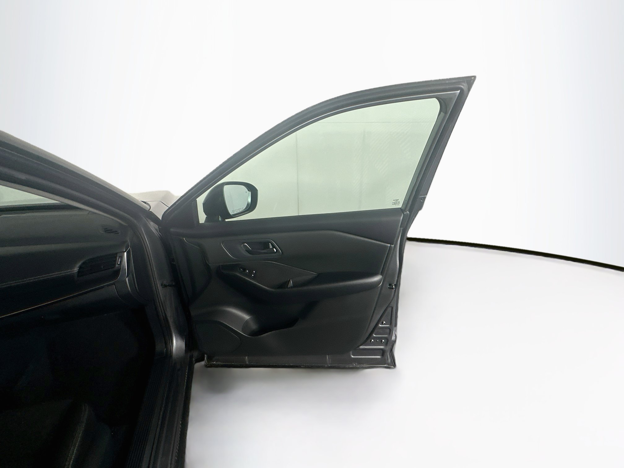 Used 2025 Nissan Rogue S FWD image 30