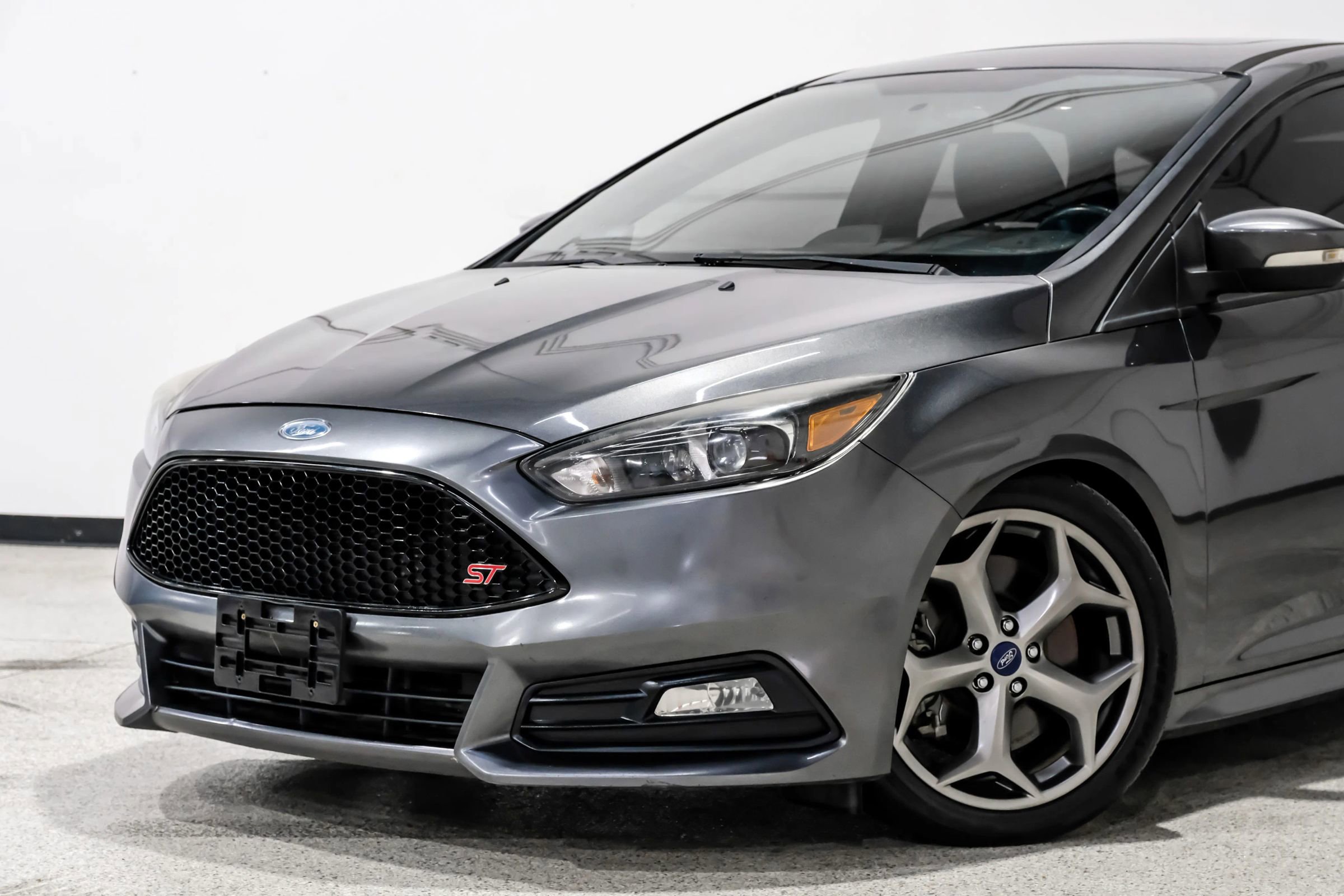 Used 2018 Ford Focus ST w/ Equipment Group 402A FWD image 10