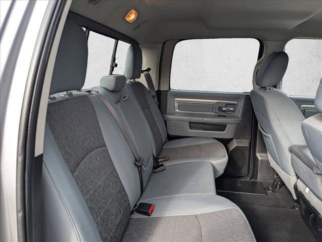 Used 2019 RAM 1500 Classic SLT w/ Luxury Group image 16