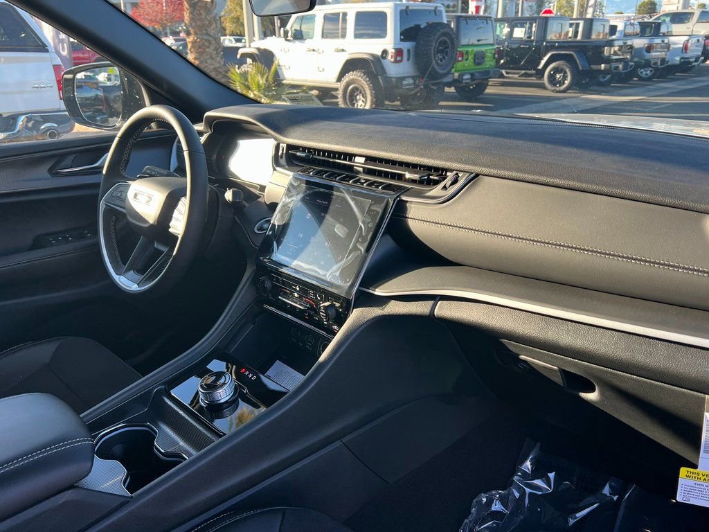 New 2025 Jeep Grand Cherokee L Altitude image 11