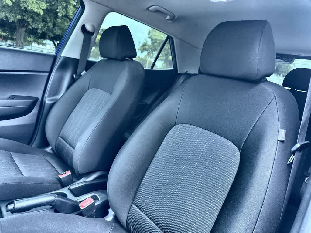 Used 2021 Hyundai Venue SE FWD image 14