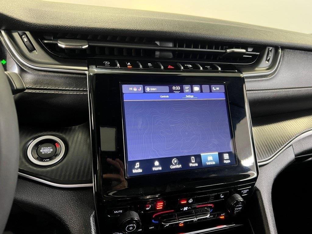 Used 2024 Jeep Grand Cherokee Altitude image 45