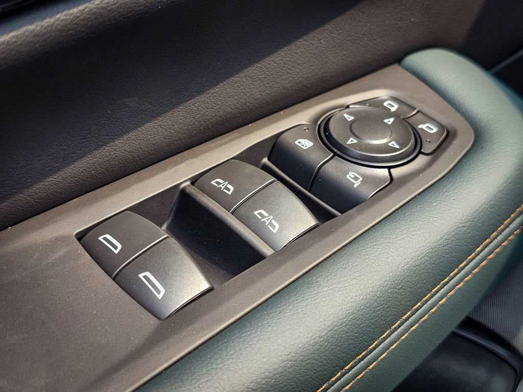 New 2026 GMC Yukon XL AT4 w/ AT4 Premium Plus Package AWD/4WD image 11