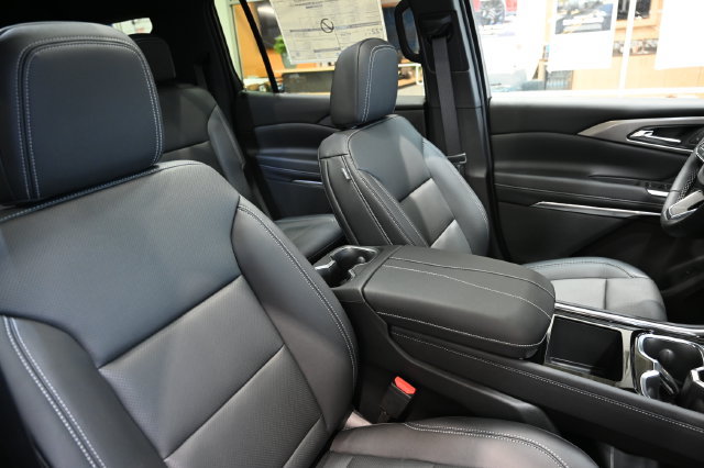 New 2027 Chevrolet Traverse LT w/ LPO, Floor Liner Package FWD image 8