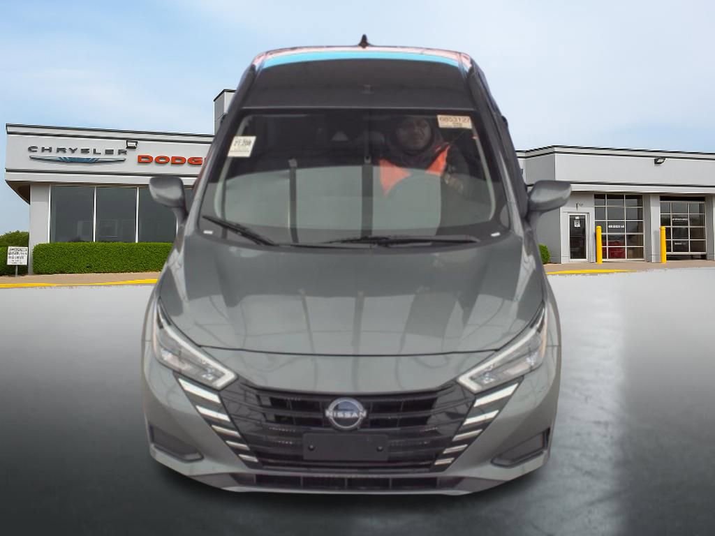 Used 2025 Nissan Versa SV image 2