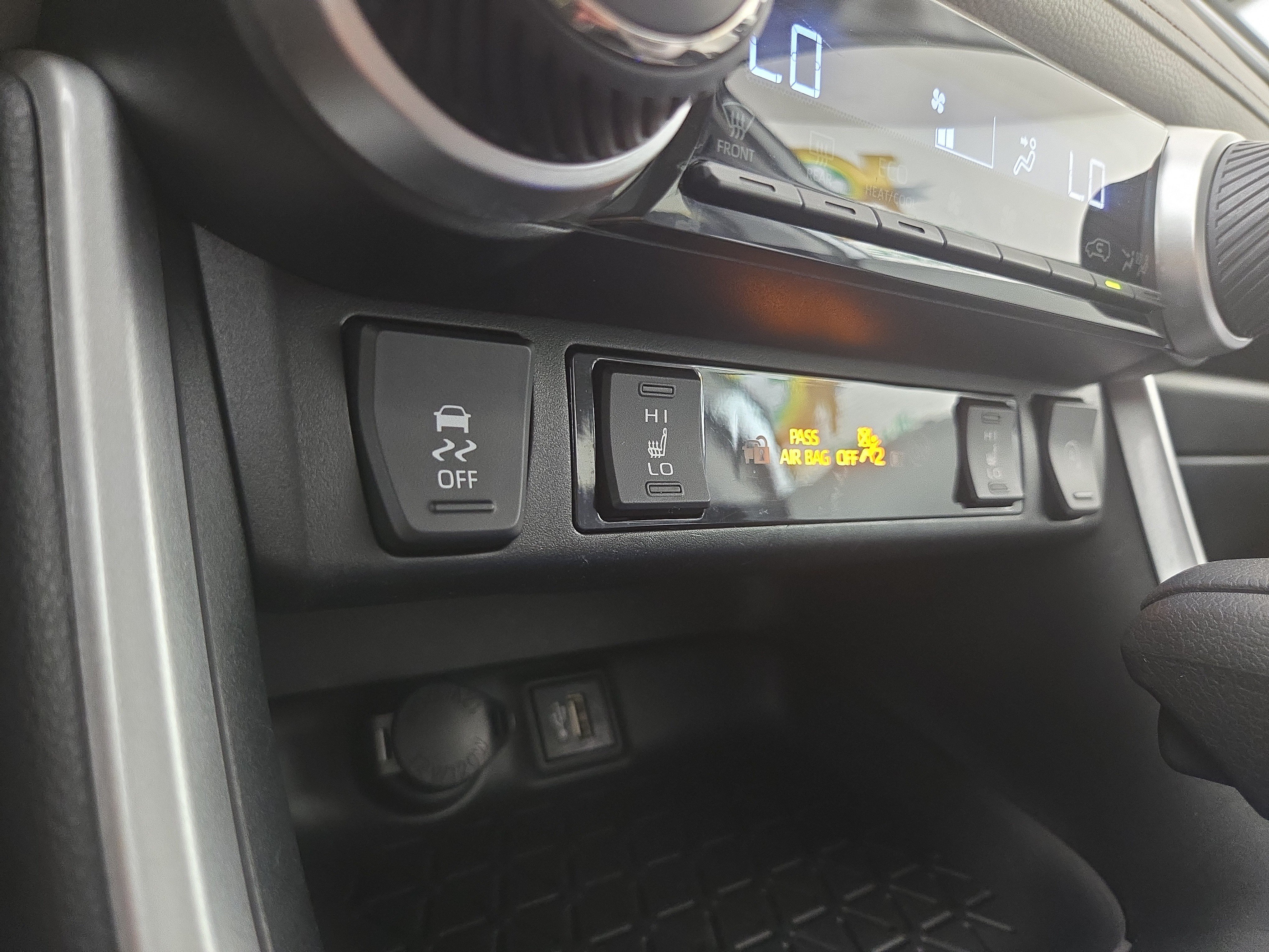 Used 2024 Toyota RAV4 XLE w/ Weather Package AWD/4WD image 25