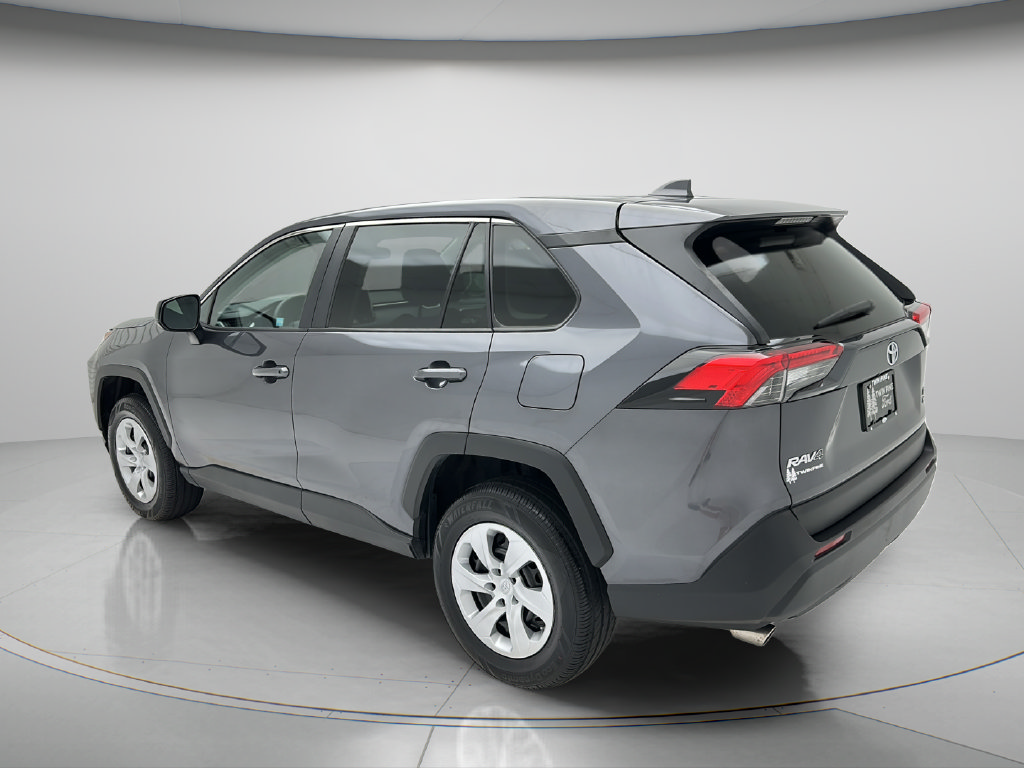 Used 2025 Toyota RAV4 LE AWD/4WD image 4
