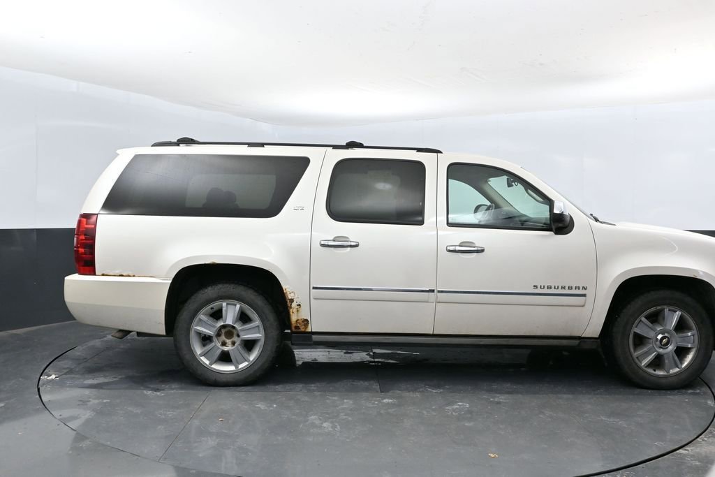 Used 2010 Chevrolet Suburban LTZ image 4