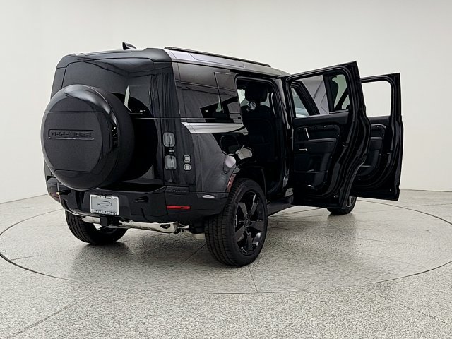 New 2026 Land Rover Defender 110 X-Dynamic SE AWD/4WD image 11