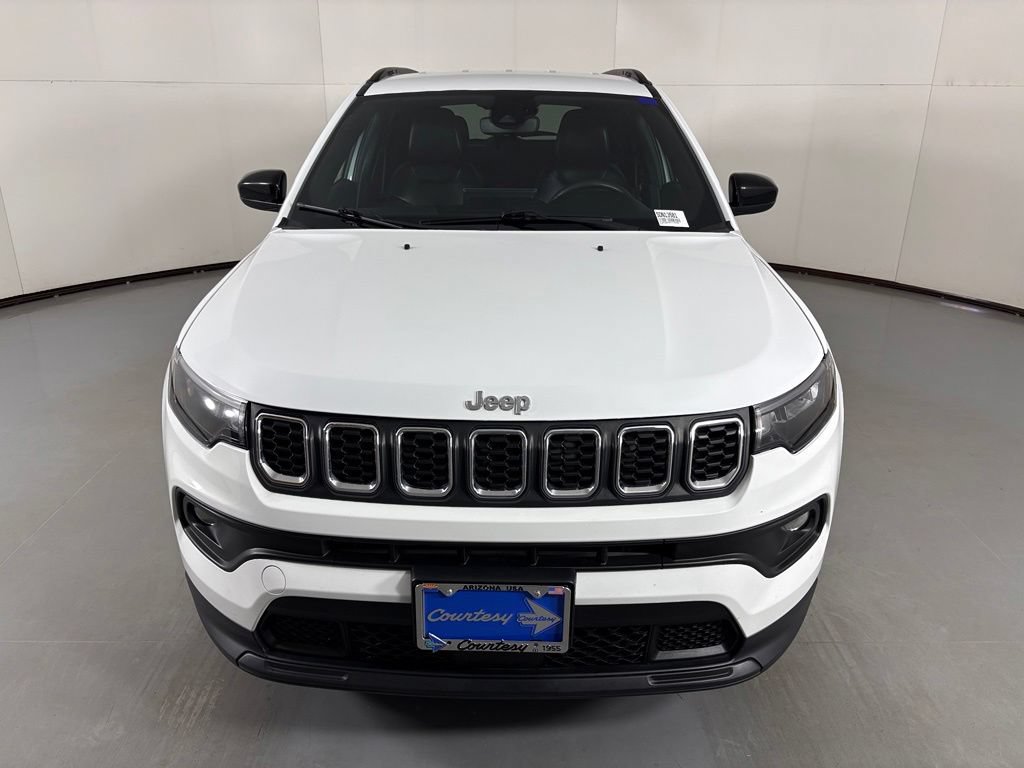 Used 2024 Jeep Compass Latitude AWD/4WD image 3