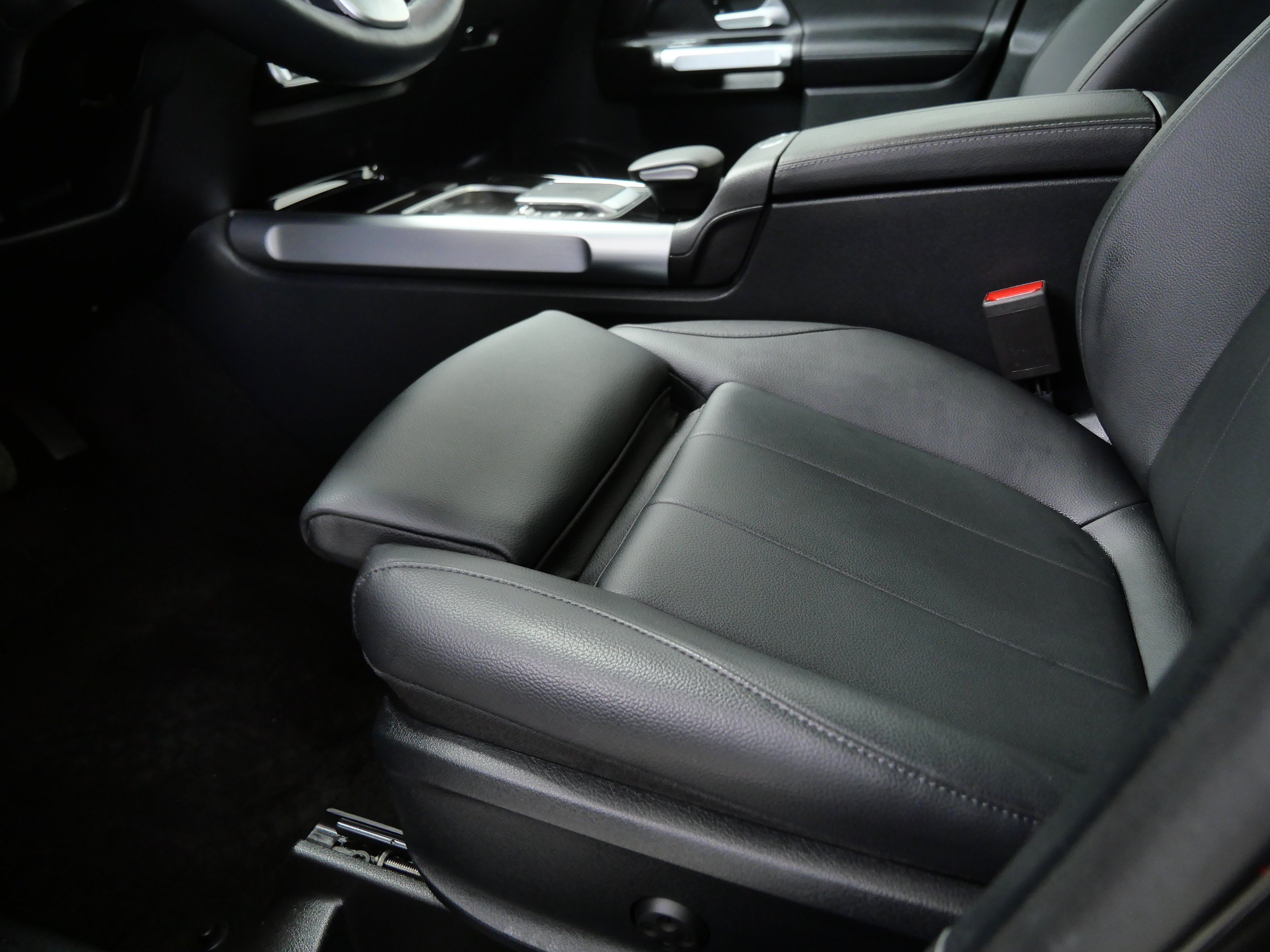 Used 2023 Mercedes-Benz GLB 250 4MATIC image 18