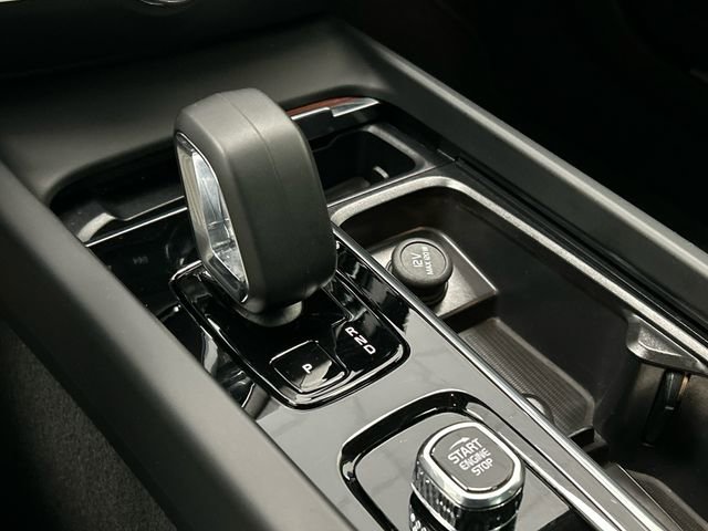 Certified 2025 Volvo V60 B5 Cross Country Plus image 18