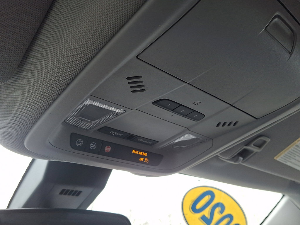 Used 2020 Chevrolet Equinox LT image 32