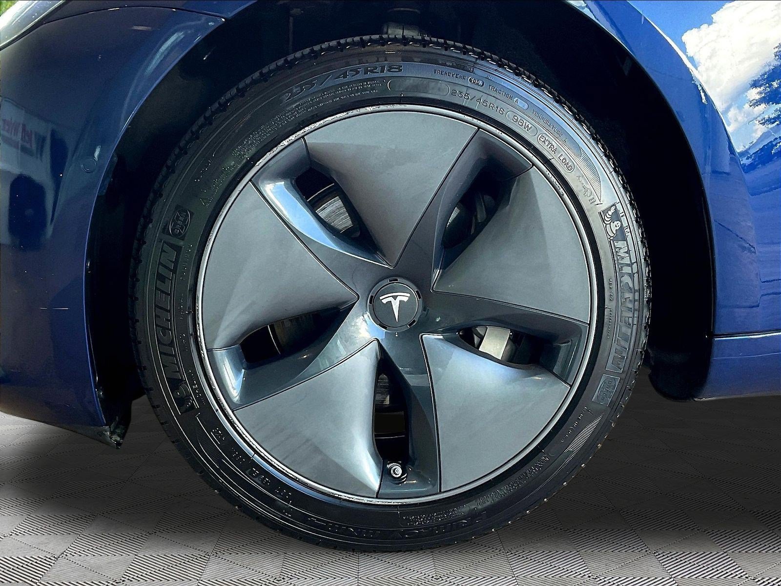 Used 2020 Tesla Model 3 Standard Range Plus RWD image 31