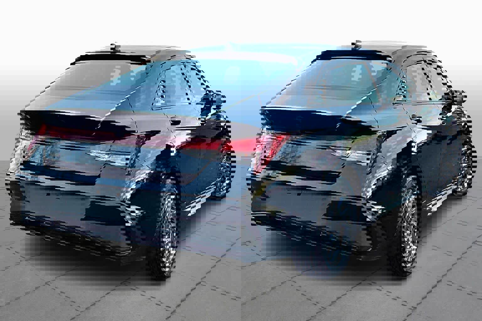 Used 2024 Hyundai Elantra SEL image 11